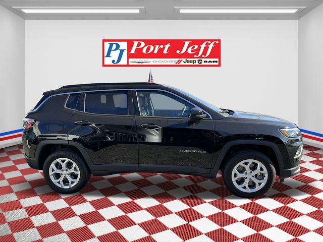 2024 Jeep Compass Latitude photo 4