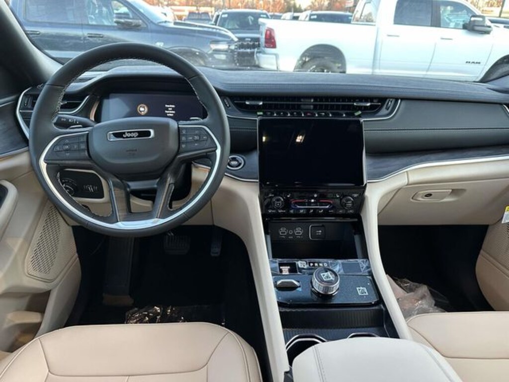 New 2025 Jeep Grand Cherokee LIMITED 4X4 Sport Utility