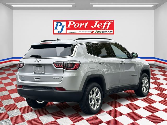 2024 Jeep Compass Latitude photo 3