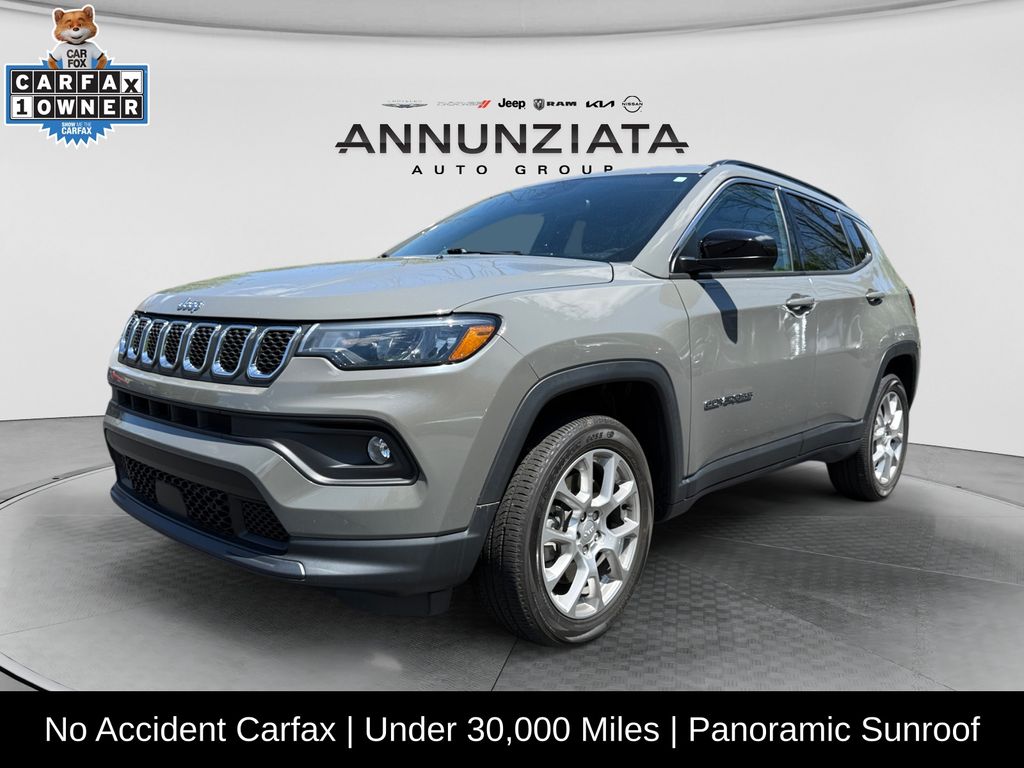 2023 Jeep Compass Latitude Lux 4X4's photo
