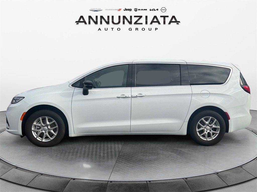 Used 2025 Chrysler Pacifica Select Minivan/Van
