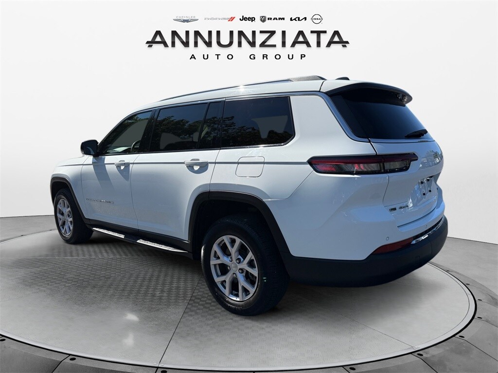 2022 Jeep Grand Cherokee Limited photo 2