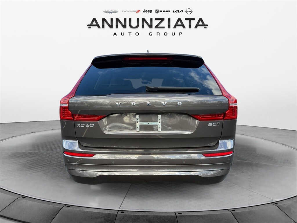 2023 Volvo XC60 B5 Core photo 4