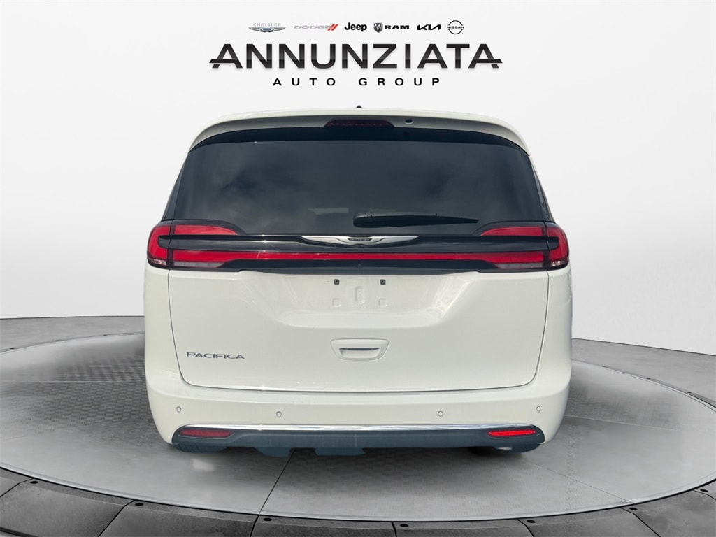 Used 2025 Chrysler Pacifica Select Minivan/Van