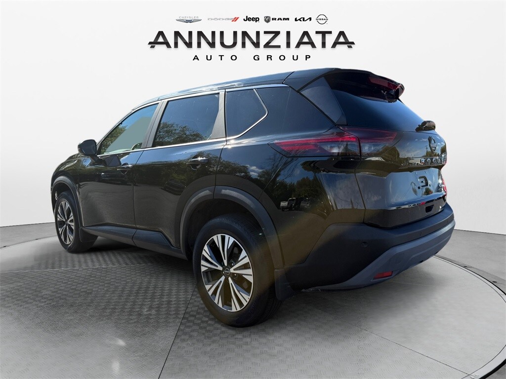 2022 Nissan Rogue SV photo 3