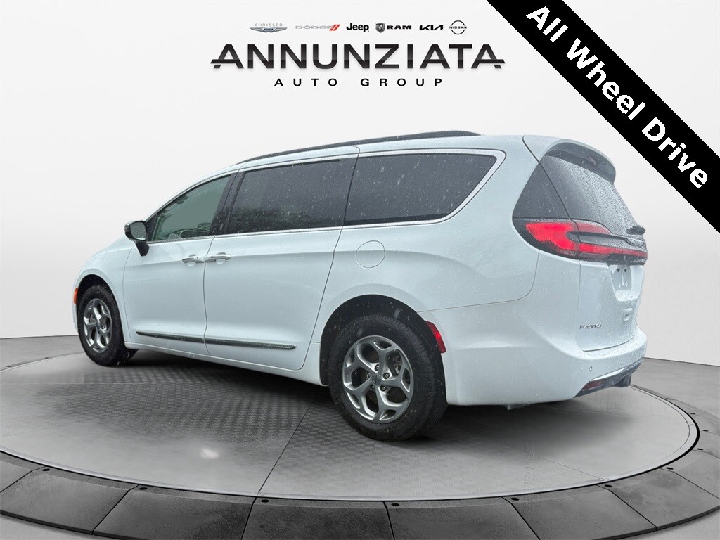 2023 Chrysler Pacifica Limited photo 3