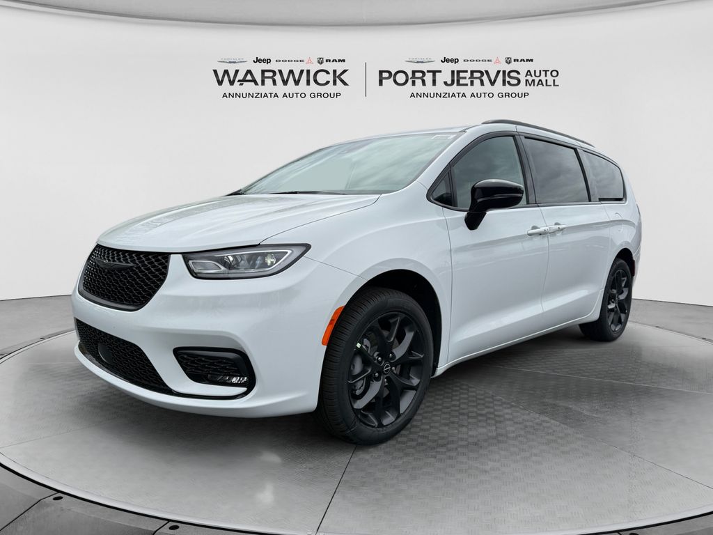 2026 Chrysler Pacifica Select AWD's photo