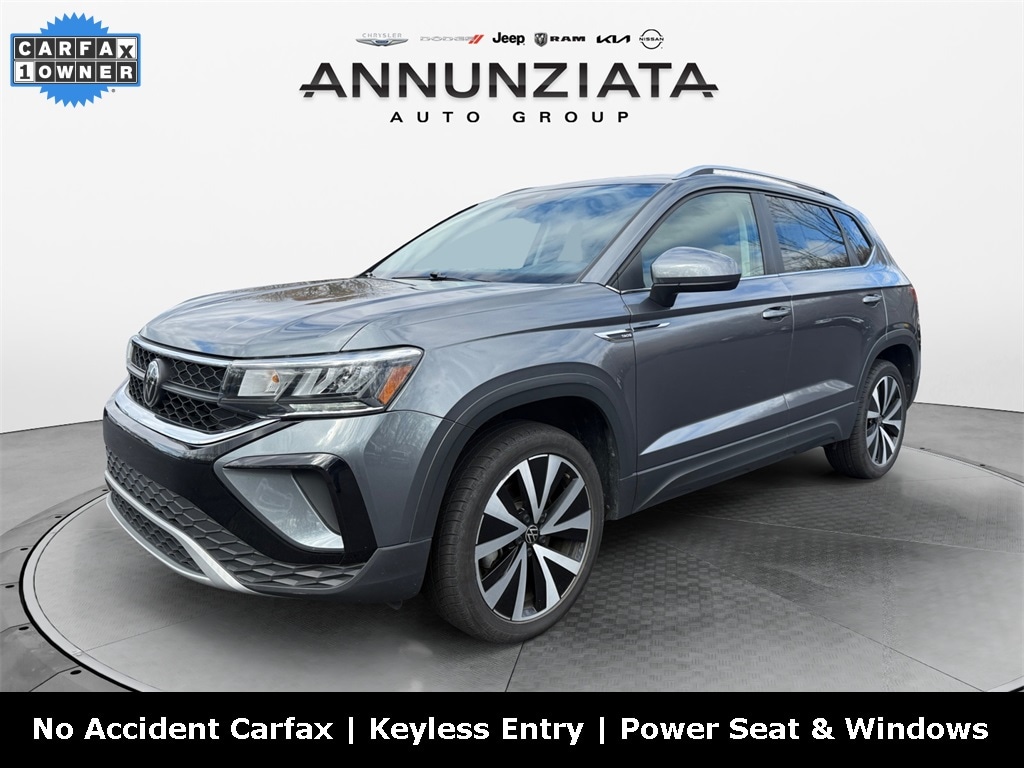 2024 Volkswagen Taos SE's photo