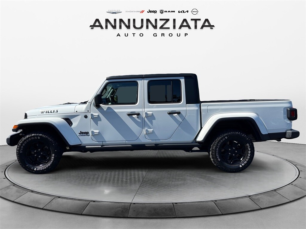 2022 Jeep Gladiator Willys photo 2