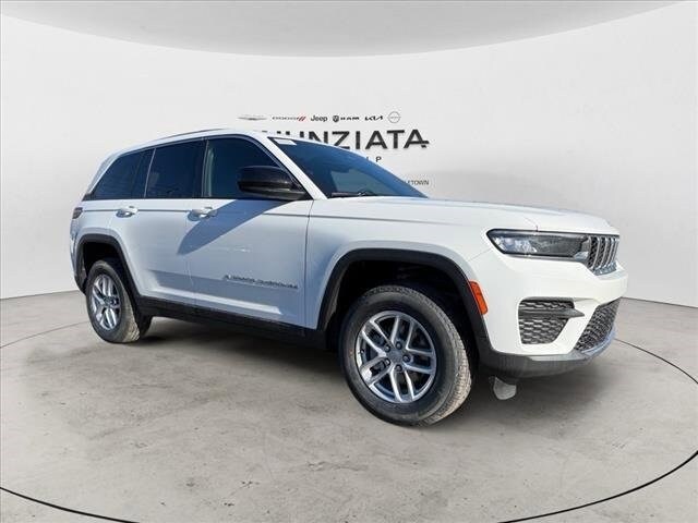 2025 Jeep Grand Cherokee Laredo photo 3