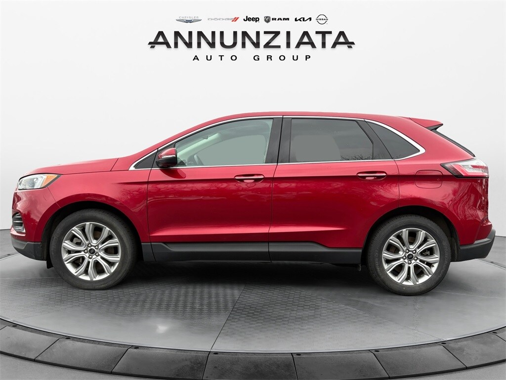 2023 Ford Edge Titanium photo 2