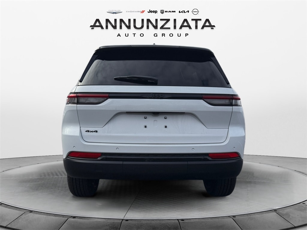 New 2025 Jeep Grand Cherokee Laredo Sport Utility