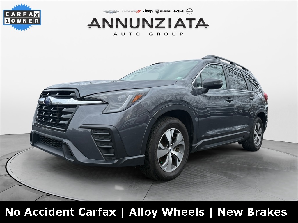 2023 Subaru Ascent Premium's photo