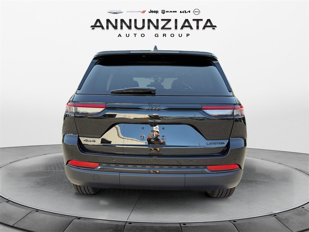 2025 Jeep Grand Cherokee Limited photo 4