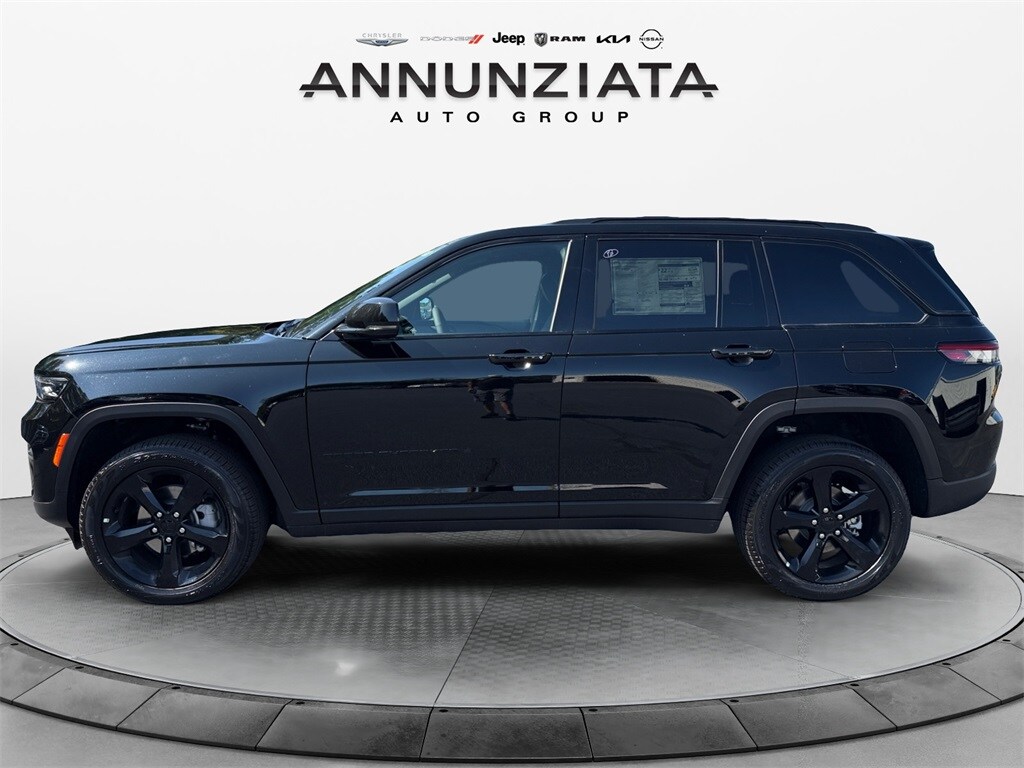 2025 Jeep Grand Cherokee Limited photo 2