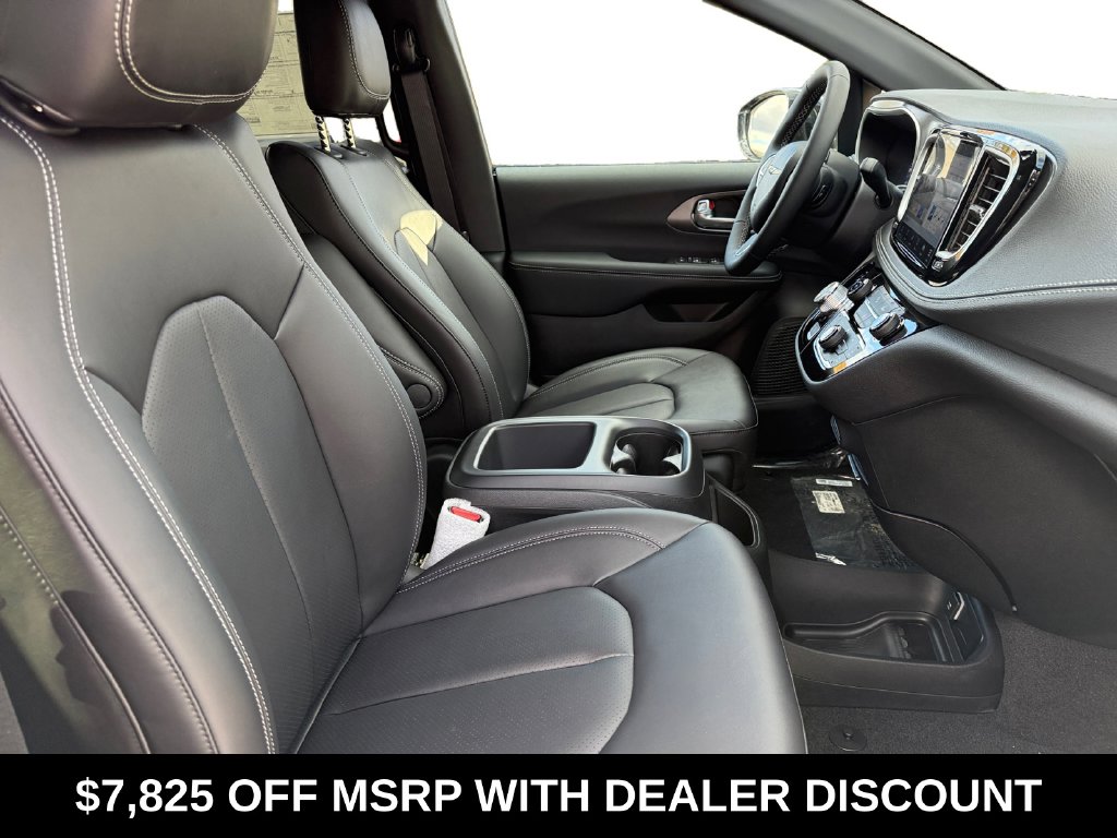 2026 Chrysler Pacifica Select - Photo 15