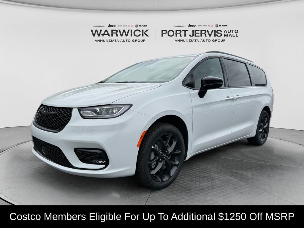 2026 Chrysler Pacifica Select AWD's photo