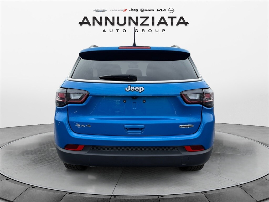 2023 Jeep Compass Latitude Lux photo 4