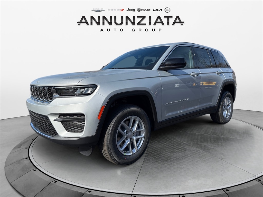 2025 Jeep Grand Cherokee Laredo's photo