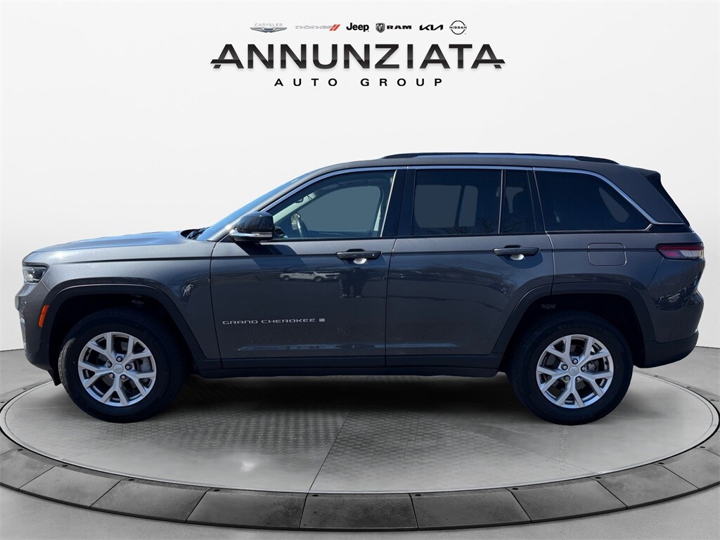 2022 Jeep Grand Cherokee Limited photo 2