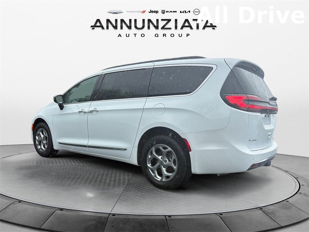 2023 Chrysler Pacifica Limited photo 3