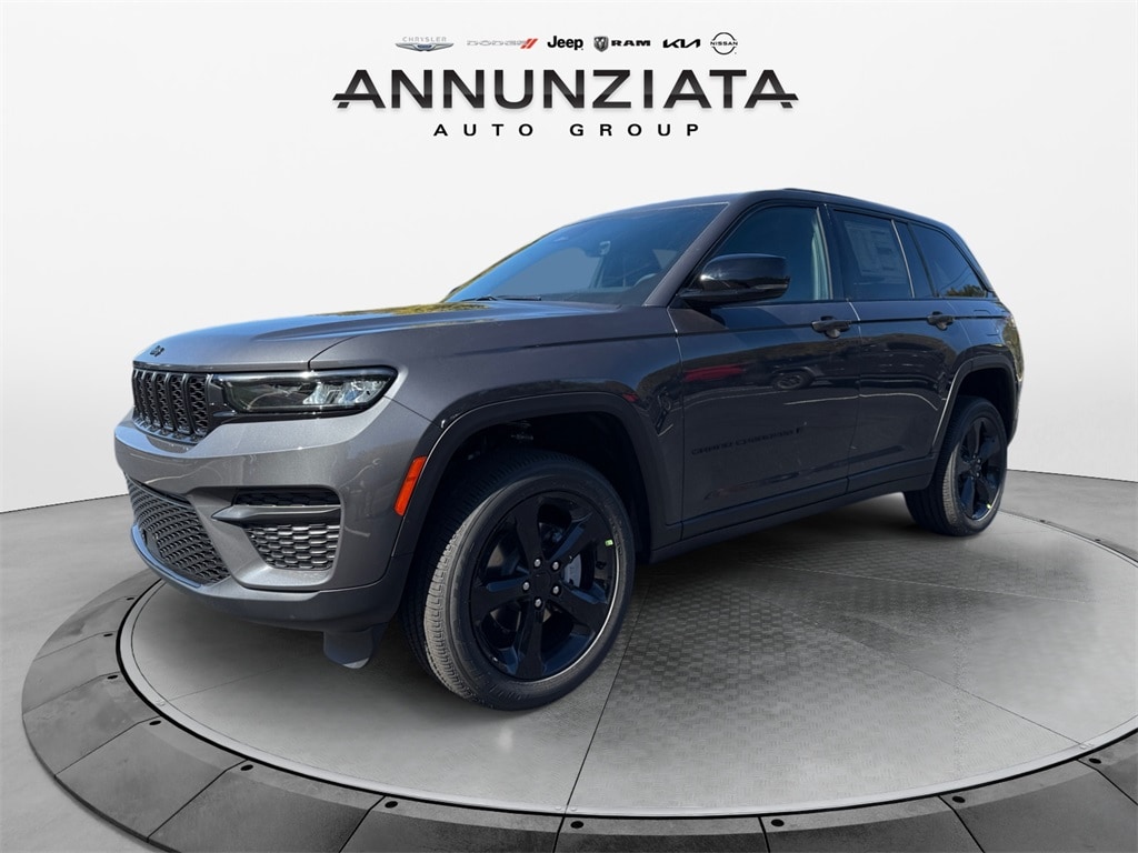 2025 Jeep Grand Cherokee Altitude's photo