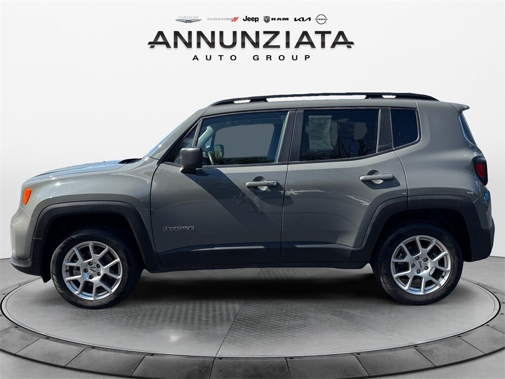 2022 Jeep Renegade Latitude photo 2