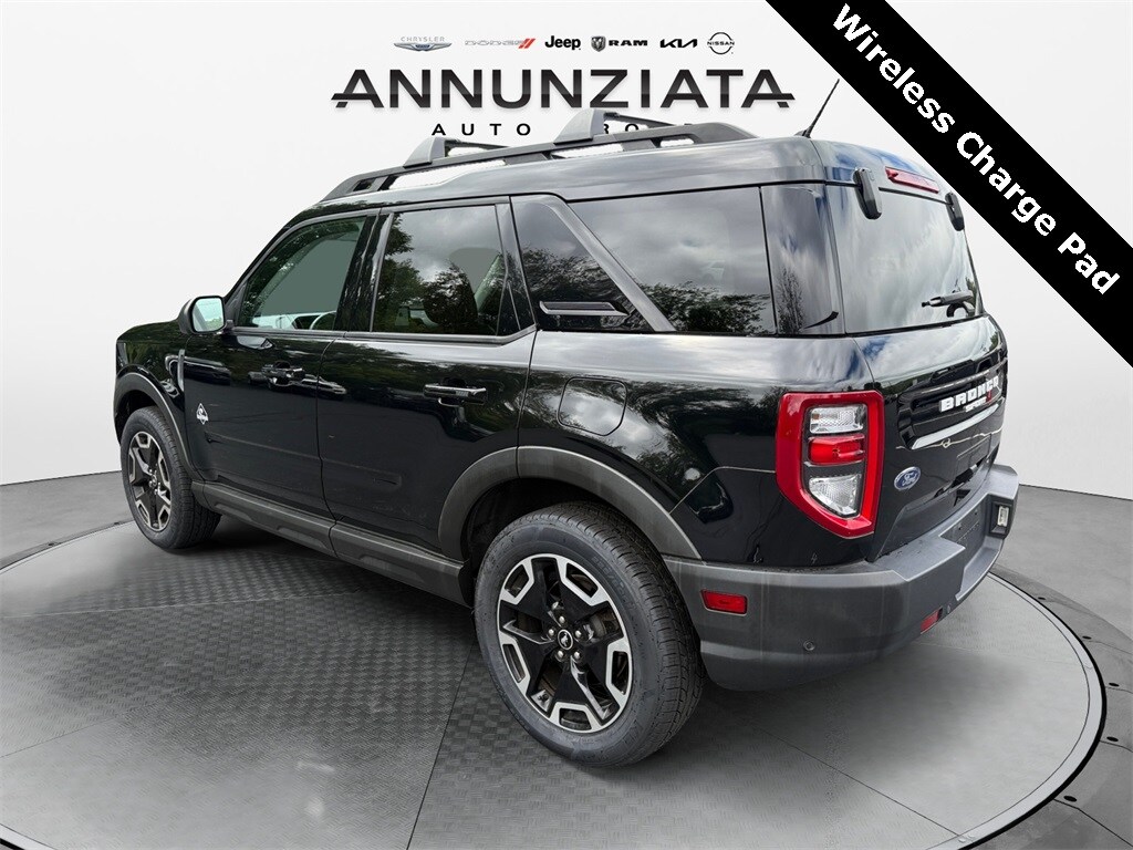 2022 Ford Bronco Sport Outer Banks photo 2