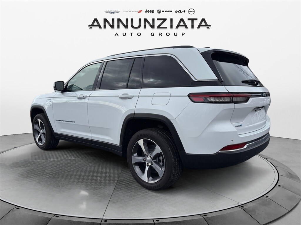 2022 Jeep Cherokee 4xe Sport photo 3