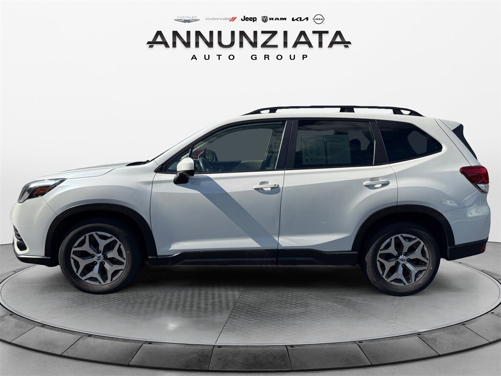 2022 Subaru Forester Premium photo 2