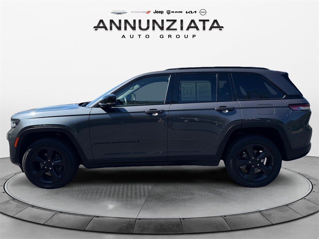 2022 Jeep Grand Cherokee Altitude photo 2
