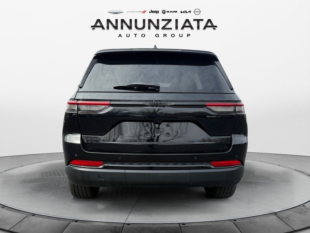 Used 2023 Jeep Grand Cherokee Altitude SUV