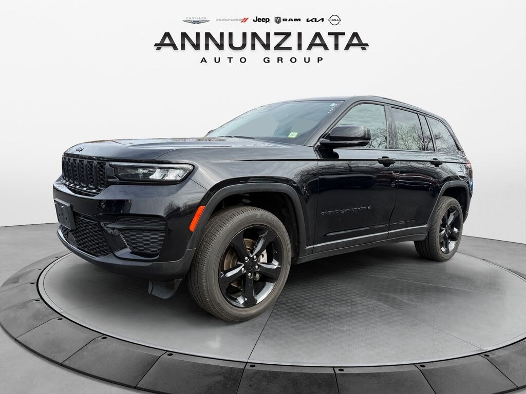 Used 2023 Jeep Grand Cherokee Altitude SUV
