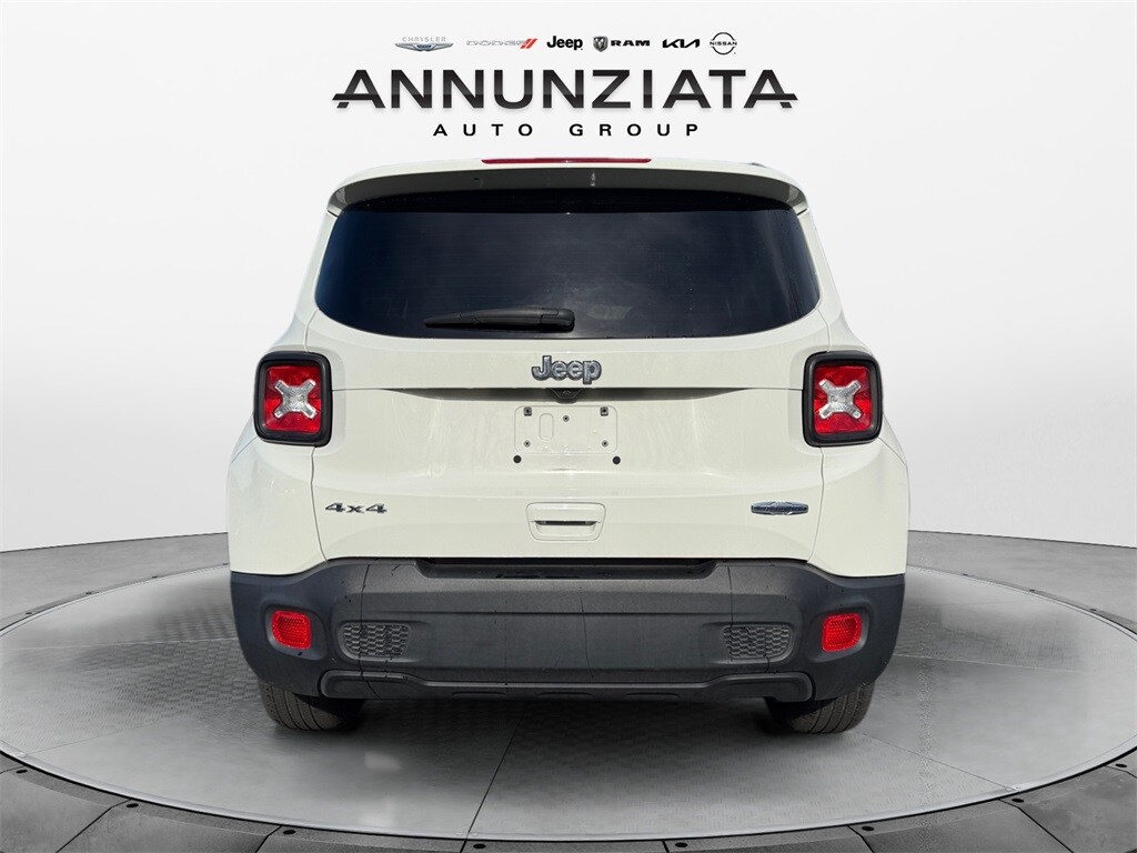 2022 Jeep Renegade Latitude photo 3