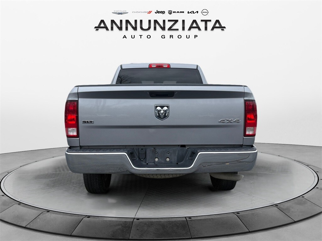 2024 Ram 1500 Classic SLT photo 4