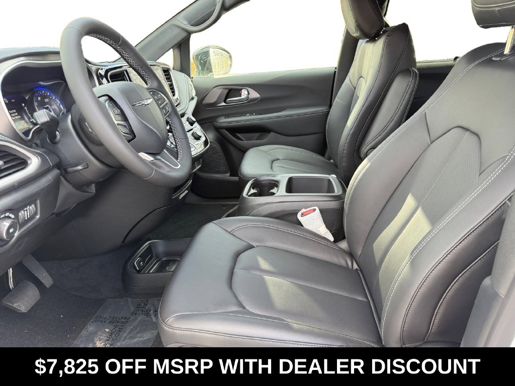 2026 Chrysler Pacifica Select - Photo 9