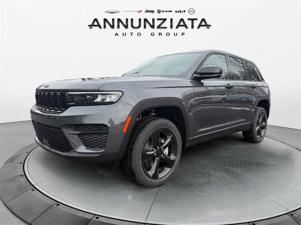 2025 Jeep Grand Cherokee Altitude's photo