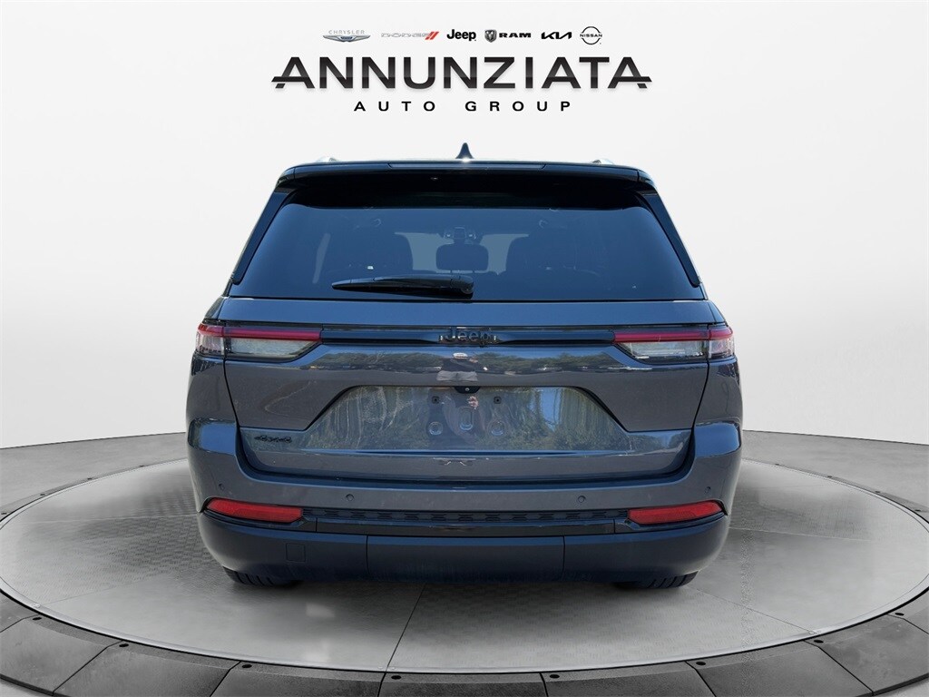 2022 Jeep Grand Cherokee Altitude photo 4
