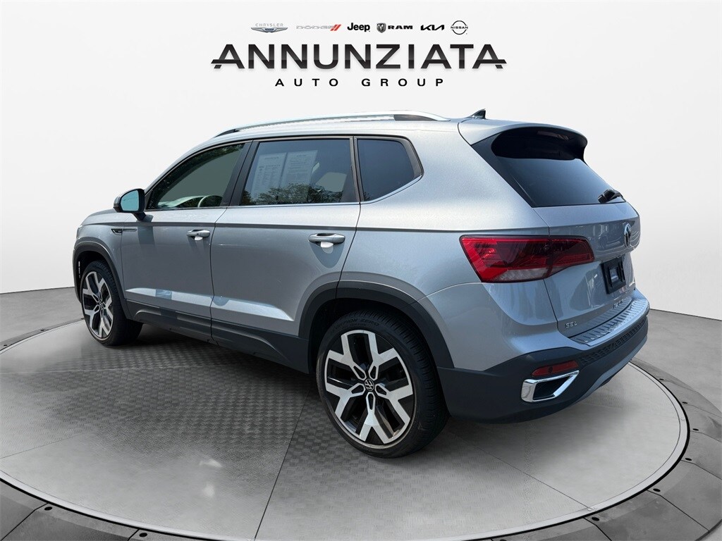 2022 Volkswagen Taos SEL photo 3