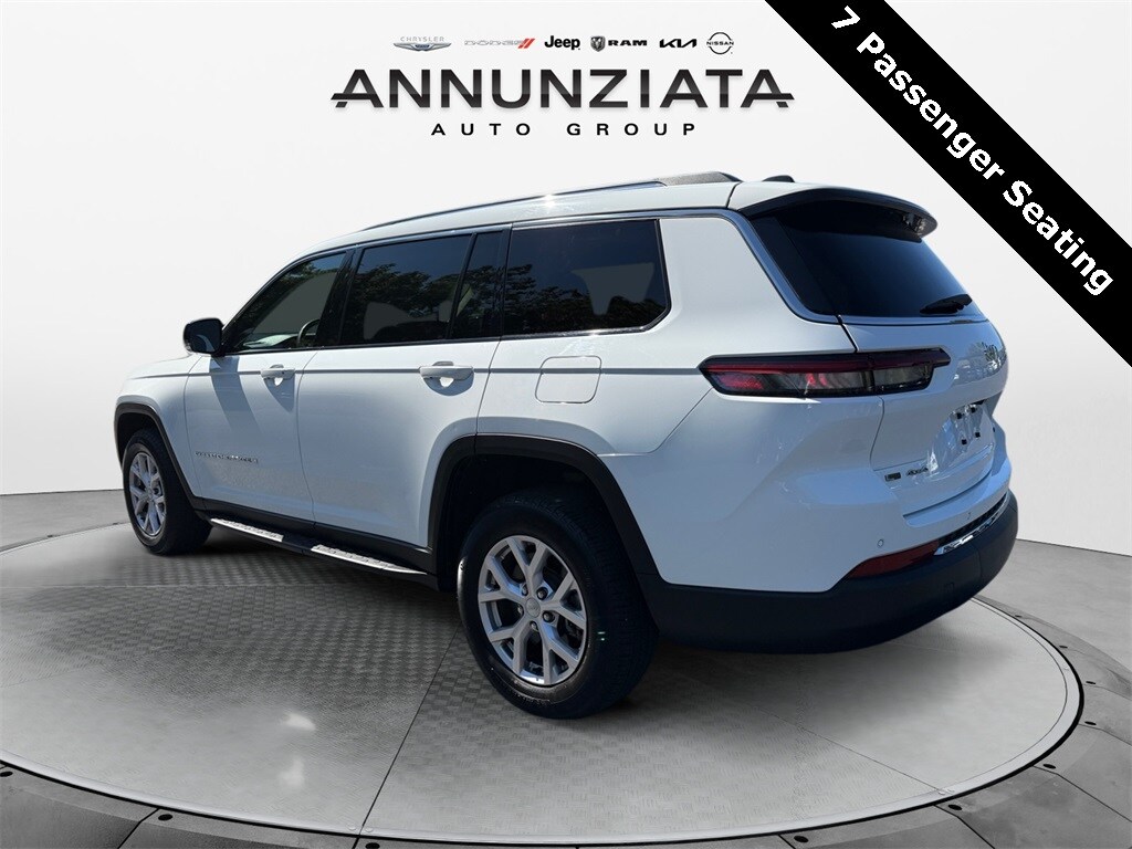 2022 Jeep Grand Cherokee Limited photo 2