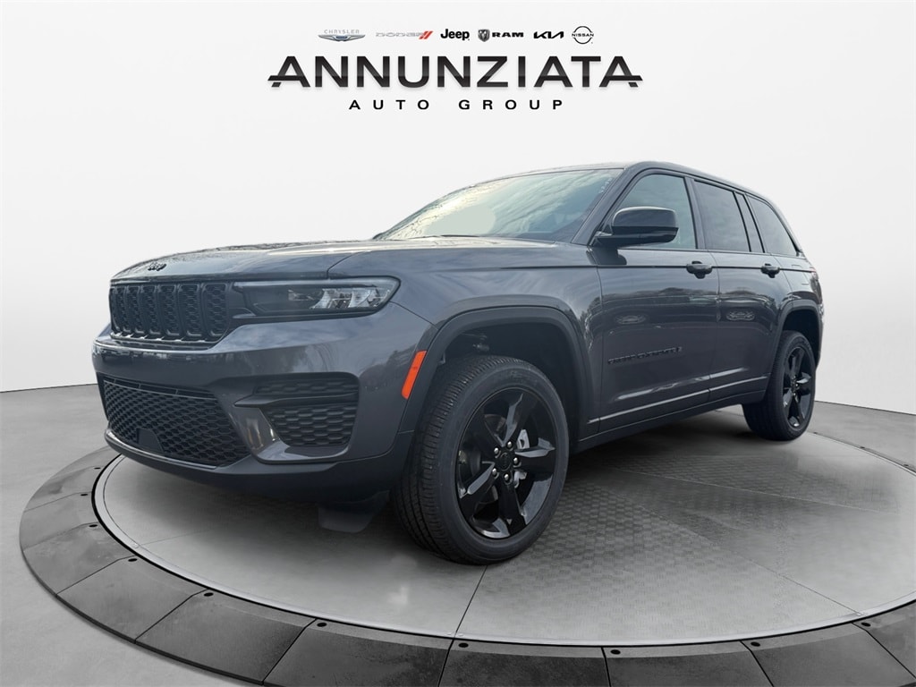 2025 Jeep Grand Cherokee Altitude's photo