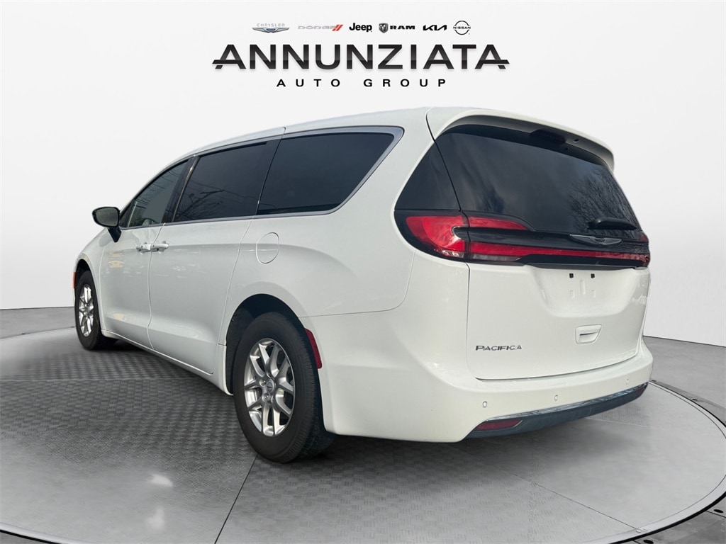 Used 2025 Chrysler Pacifica Select Minivan/Van