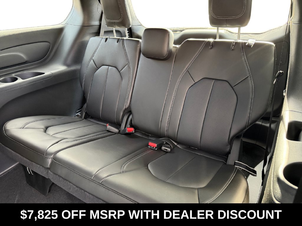 2026 Chrysler Pacifica Select - Photo 14