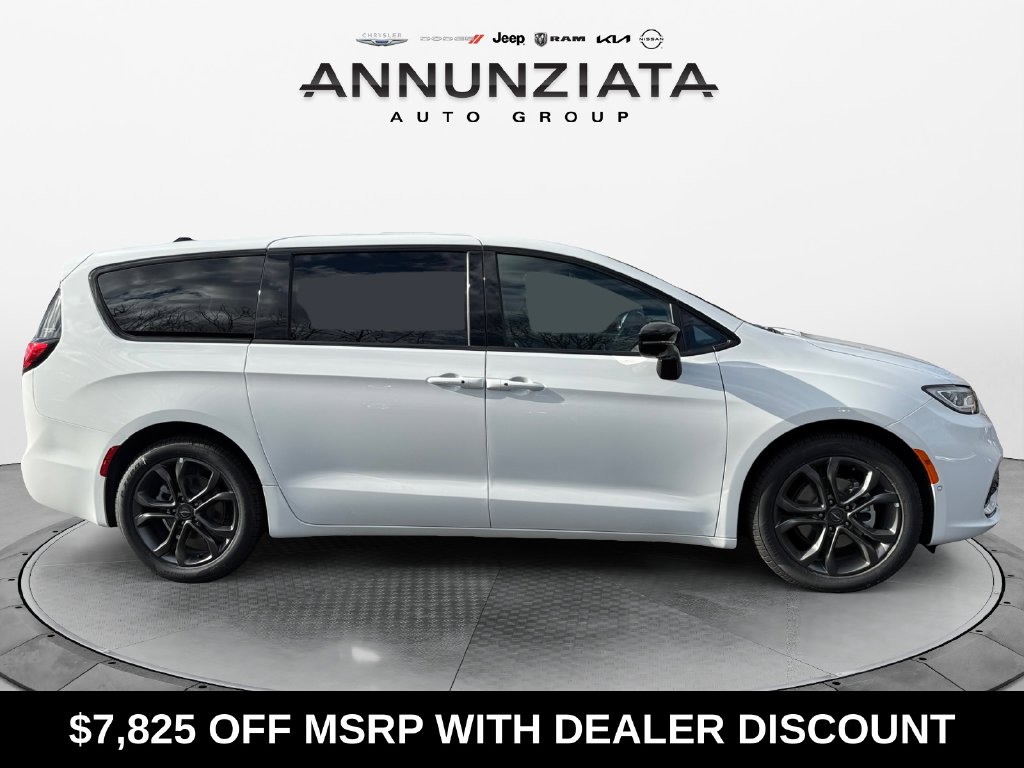 2026 Chrysler Pacifica Select - Photo 6