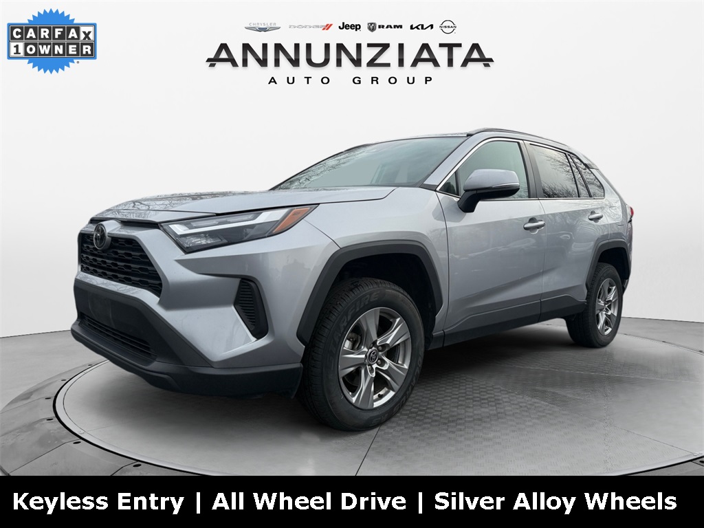 2024 Toyota RAV4 XLE's photo