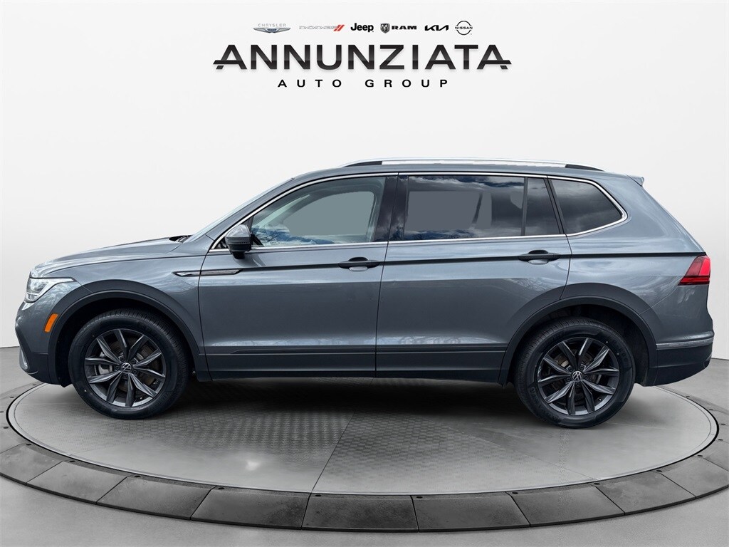 2023 Volkswagen Tiguan SE photo 2