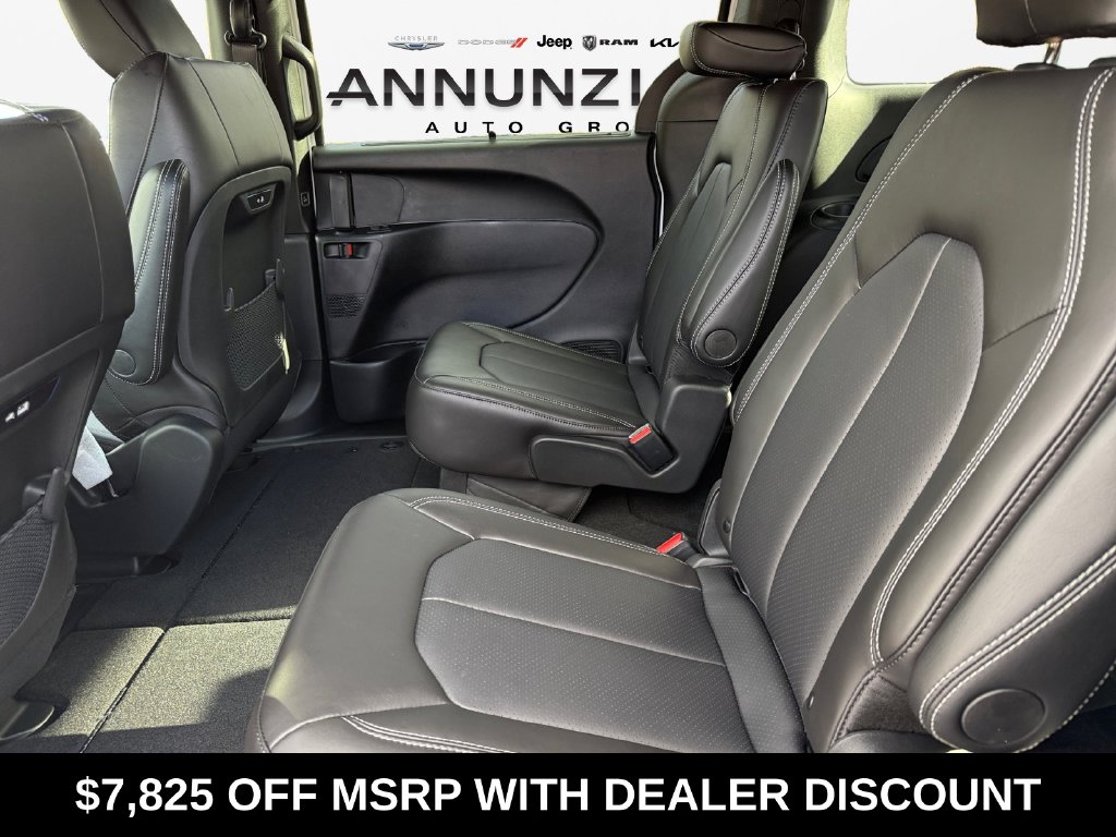 2026 Chrysler Pacifica Select - Photo 13