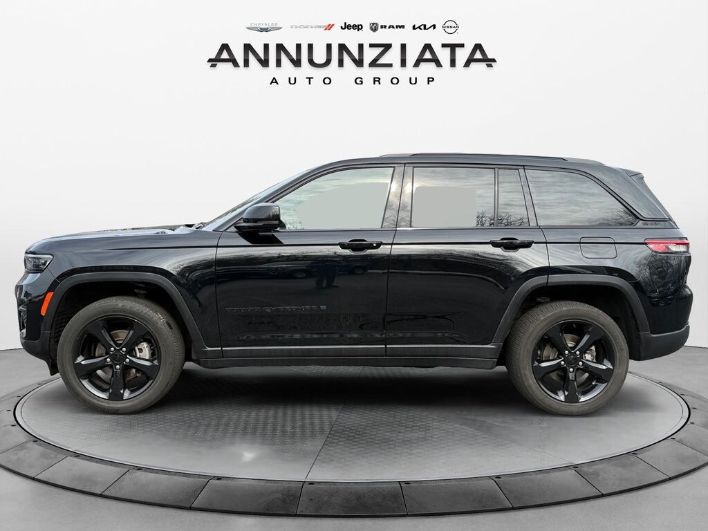 Used 2023 Jeep Grand Cherokee Altitude SUV