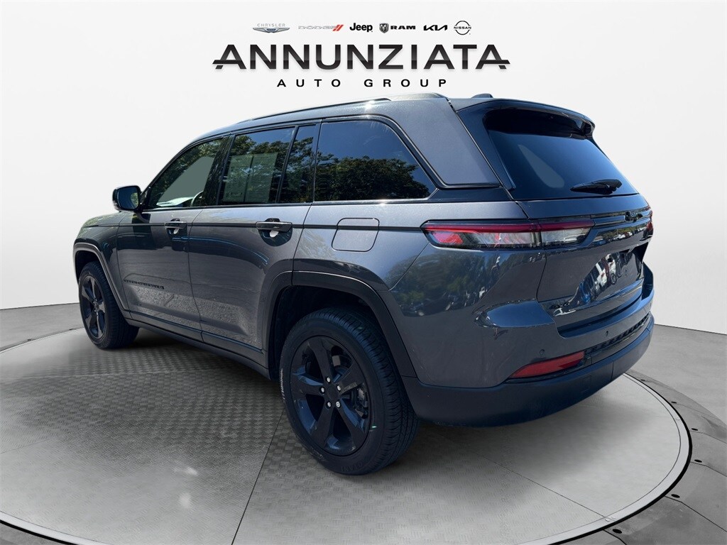 2022 Jeep Grand Cherokee Altitude photo 3
