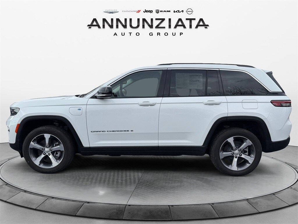 2022 Jeep Cherokee 4xe Sport photo 2